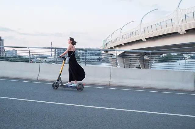 what-should-you-keep-in-mind-before-riding-an-electric-scooter