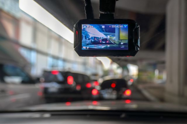 best-dash-cams-under-200-affordable-safety-for-your-drive